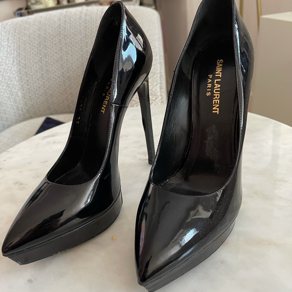 Saint Laurent Zoe patent leather black pumps.